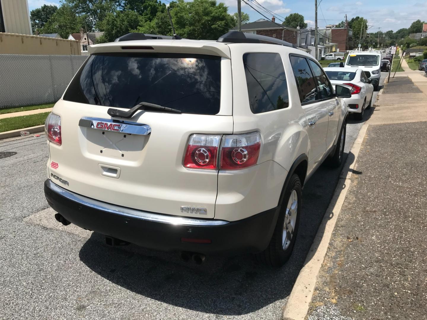 2012 White /Gray GMC Acadia SLE (1GKKVPED0CJ) with an 3.6 V6 engine, Automatic transmission, located at 577 Chester Pike, Prospect Park, PA, 19076, (610) 237-1015, 39.886154, -75.302338 - Photo#4